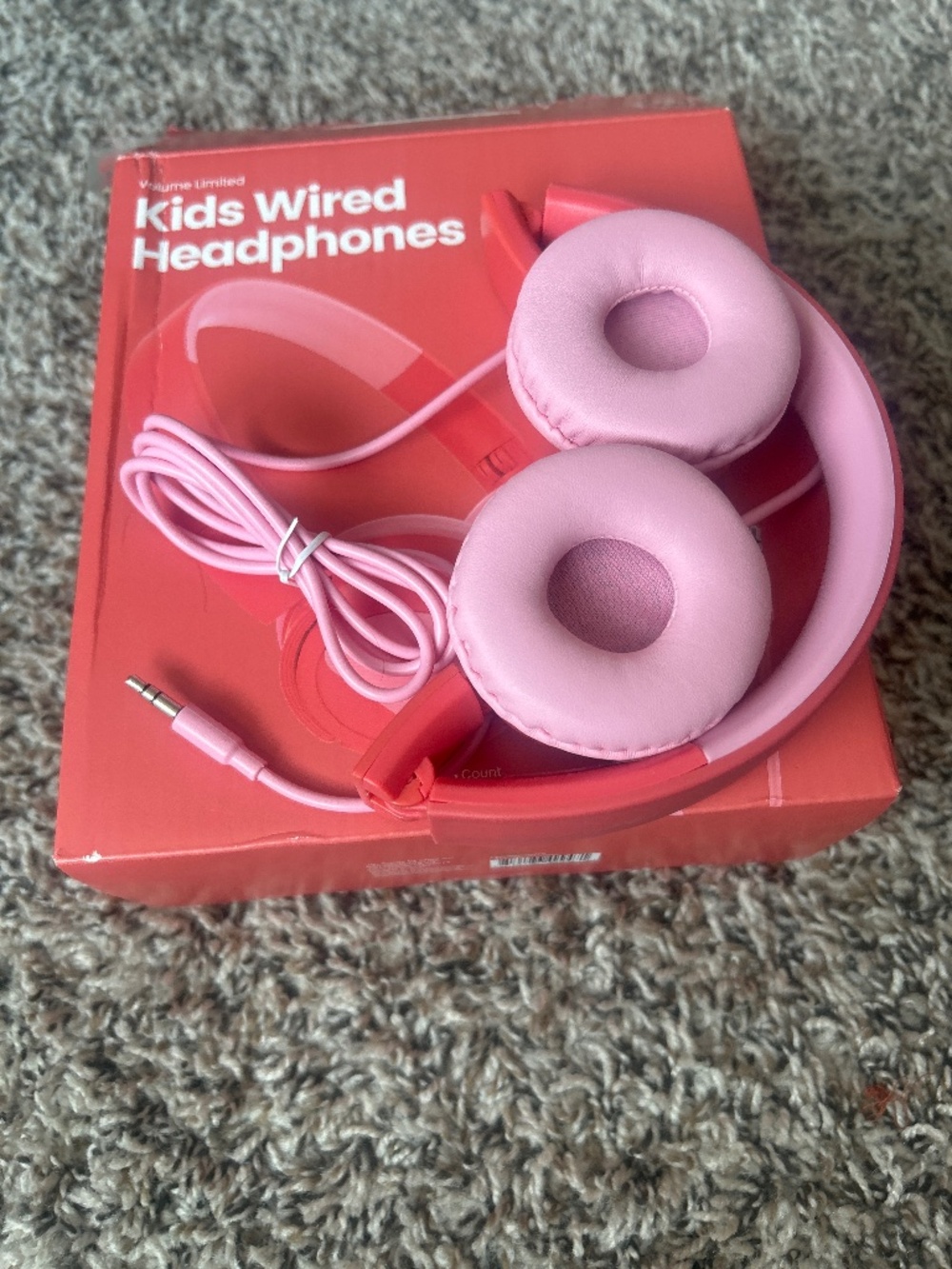 Super cute kids' wired headphones in vibrant pink! 🎧